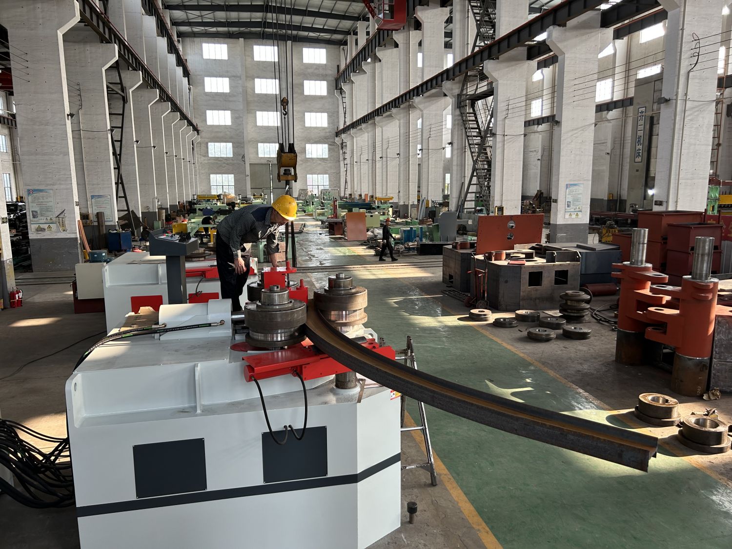 Beam bending machine - BIT