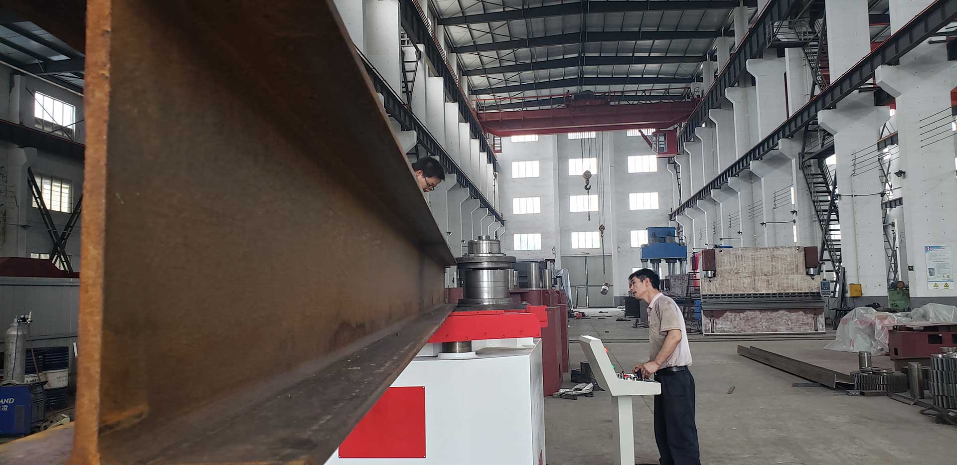 Beam bending machine - BIT