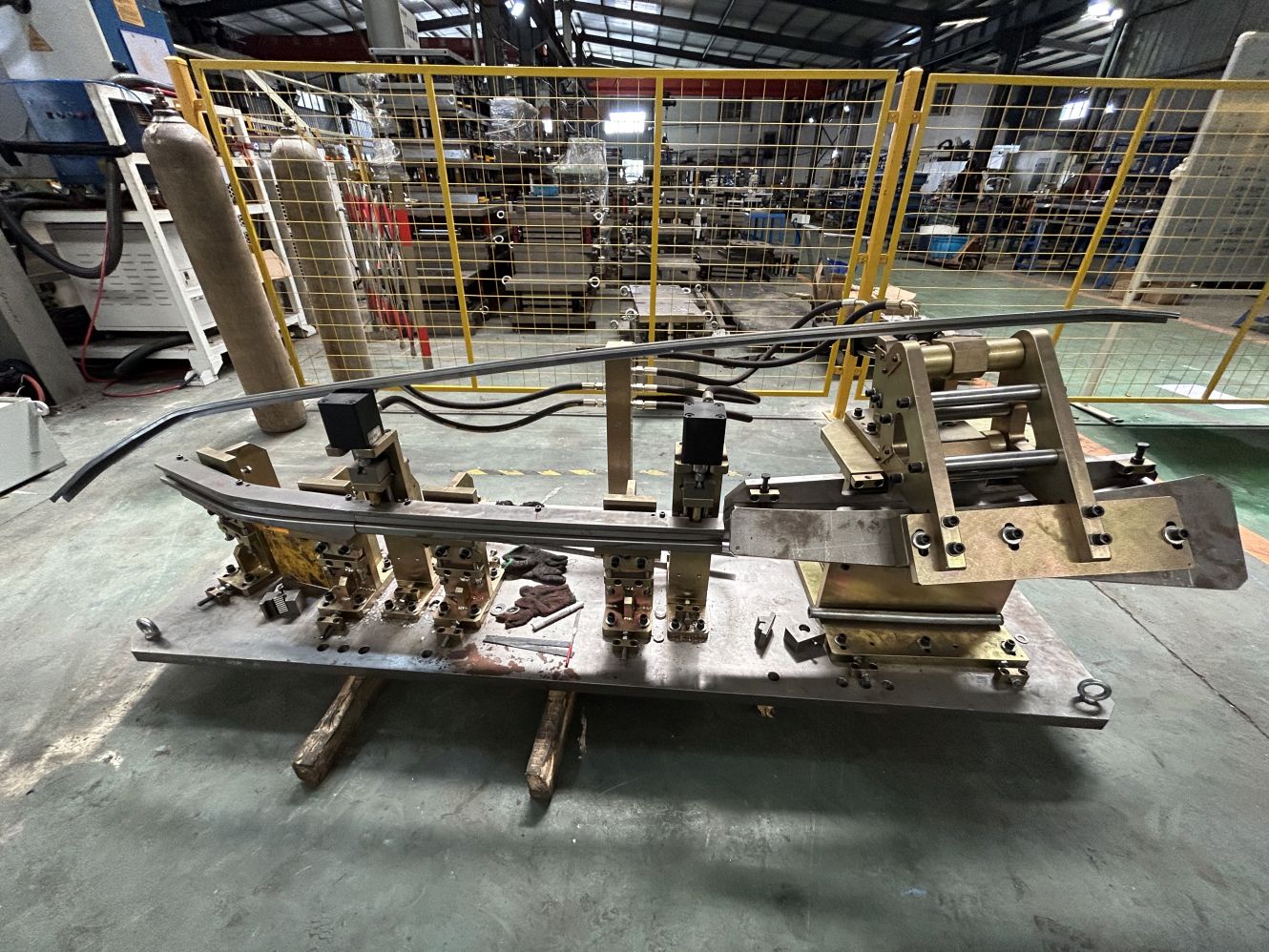 Strech Rails Stretch Forming for Automotive Roof Rails and Racks